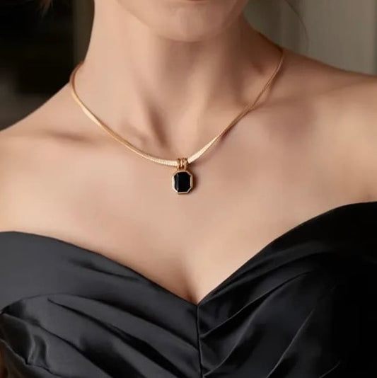 Collier noir et blanc